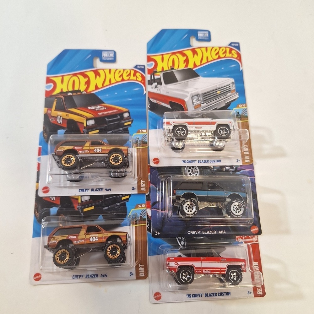 Hot Wheels 7 Chevy Blazer With Target Red‎ Edition & Tubular Set